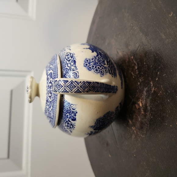 Antique Blue and White Transferware Sugar Bowl with Lid Unmarked - Picture 5 of 10